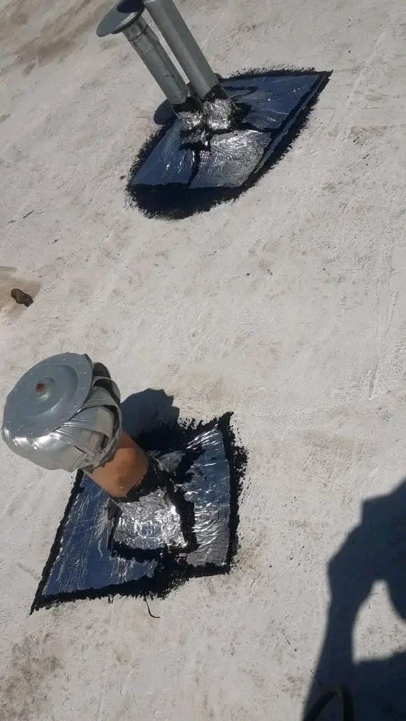 Sellado impermeable de pasantes y caños en el techo